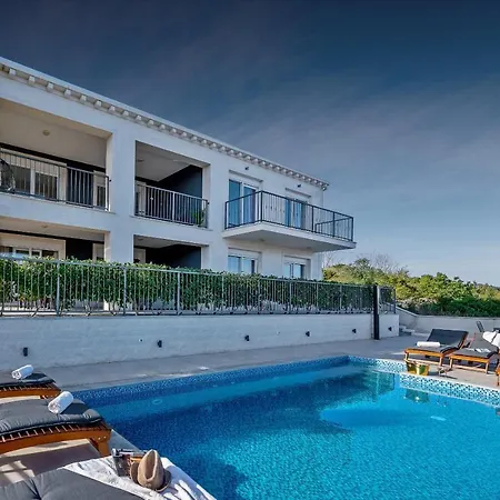 Luxury Authentic Experience At Villa Marta Lumbarda Exterior photo