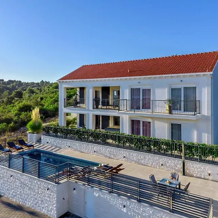 Luxury Authentic Experience At Villa Marta Lumbarda Exterior photo