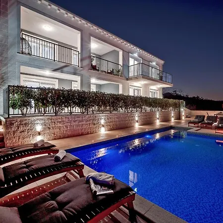 Luxury Authentic Experience At Villa Marta Lumbarda Exterior photo