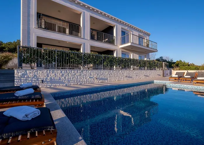 Luxury Authentic Experience At Villa Marta