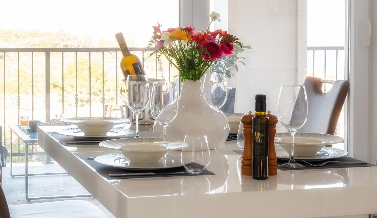 Luxury Authentic Experience At Marta Vila Lumbarda