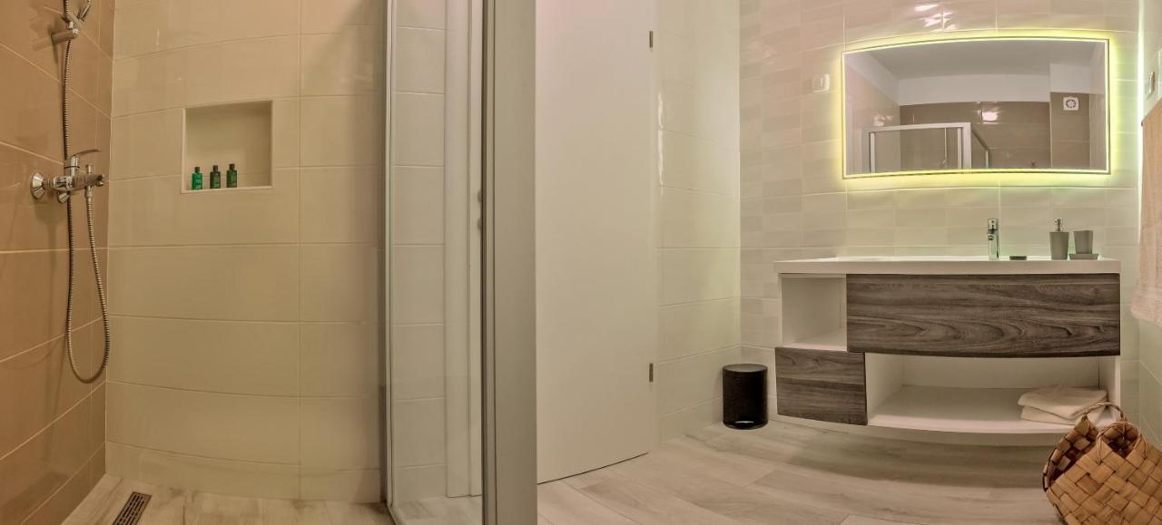 Luxury Authentic Experience At Marta Vila Lumbarda